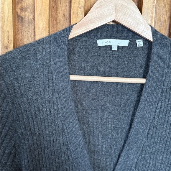 Vince 100% Cashmere ribbed Buttoned Front Cardigan Sweater. L - Picture 5 of 12